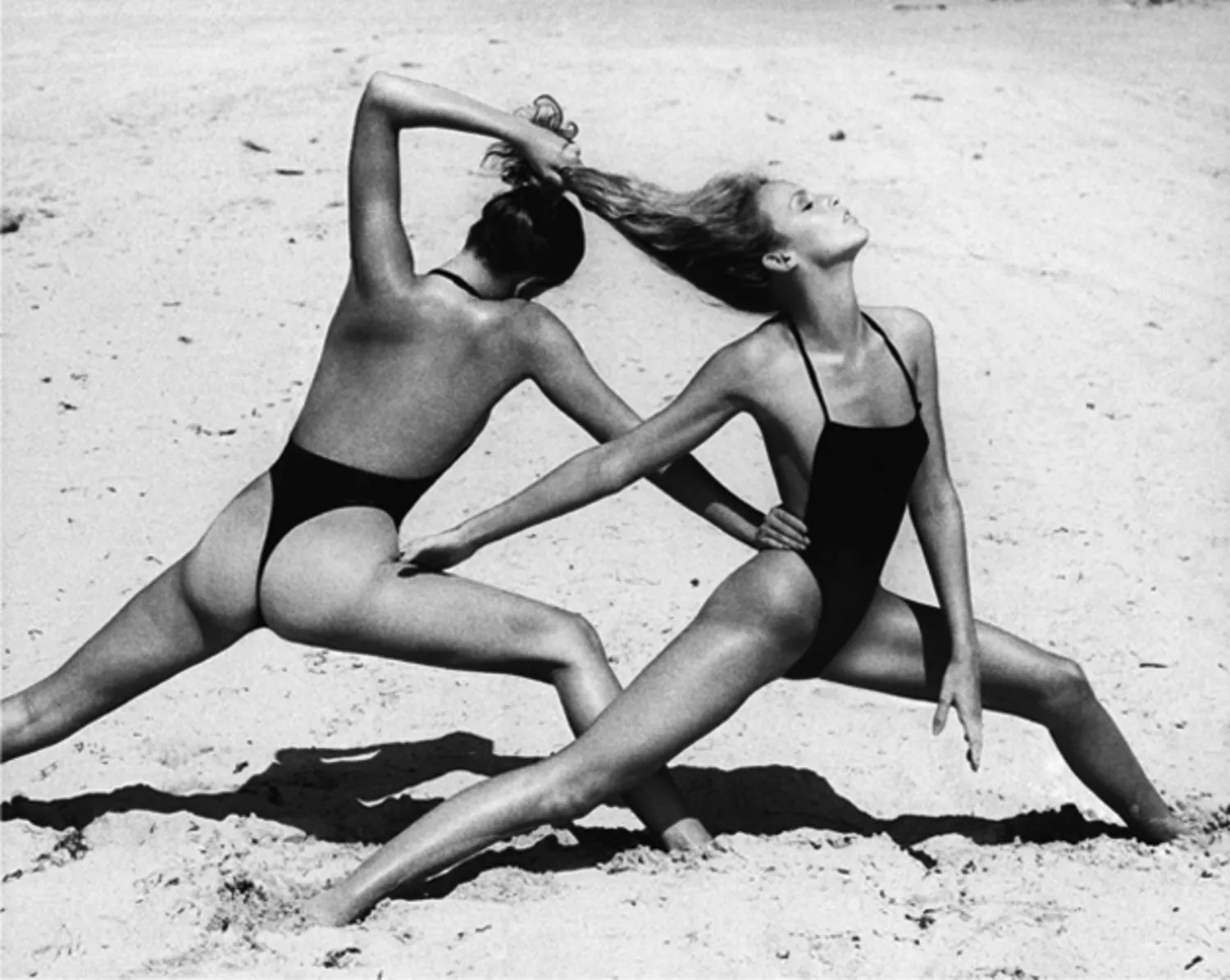 Fotografija prve tange gaćice ikada predstavljene u svetu. Ženski model tanga jednodelnog kupaćeg kostima šokirao je plaže 70-ih.